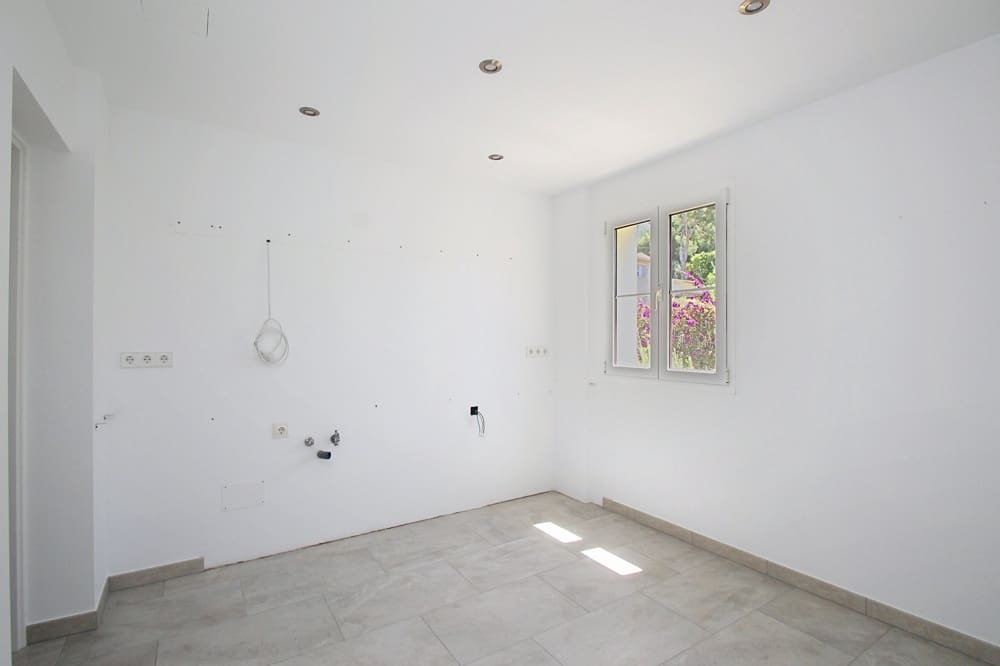 5 bedroom Villa for sale in Santa Ponsa - € 3,000,000 (Ref: 9827664)