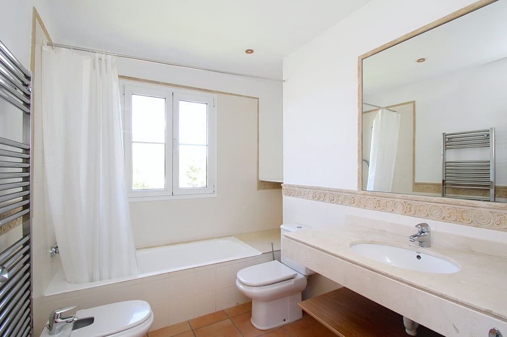 5 bedroom Villa for sale in Santa Ponsa - € 3,000,000 (Ref: 9827664)