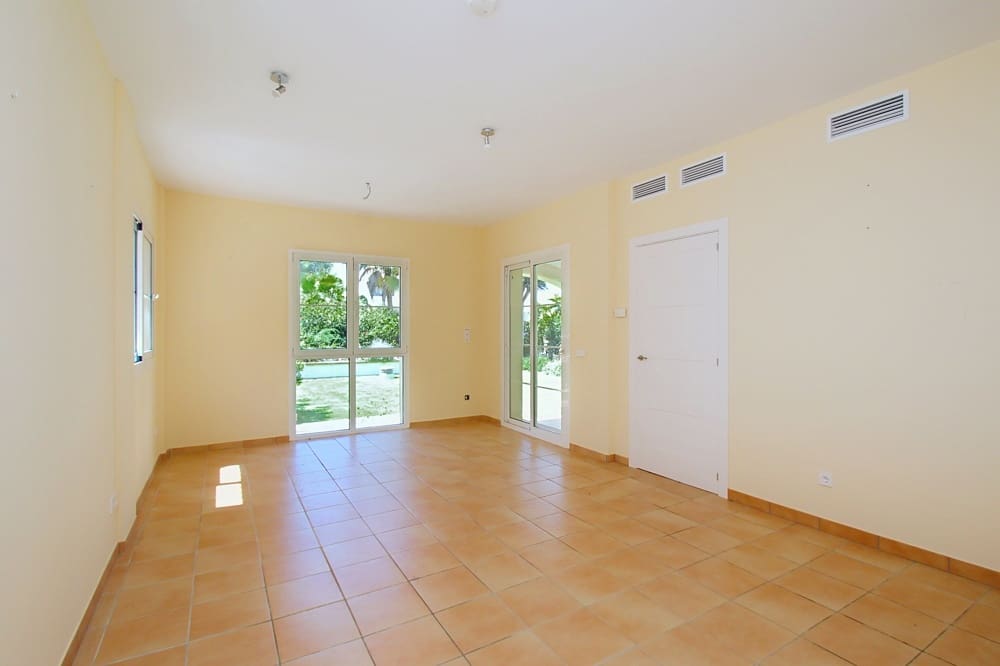5 bedroom Villa for sale in Santa Ponsa - € 3,000,000 (Ref: 9827664)