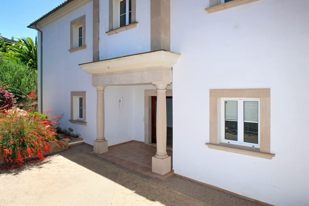 5 bedroom Villa for sale in Santa Ponsa - € 3,000,000 (Ref: 9827664)