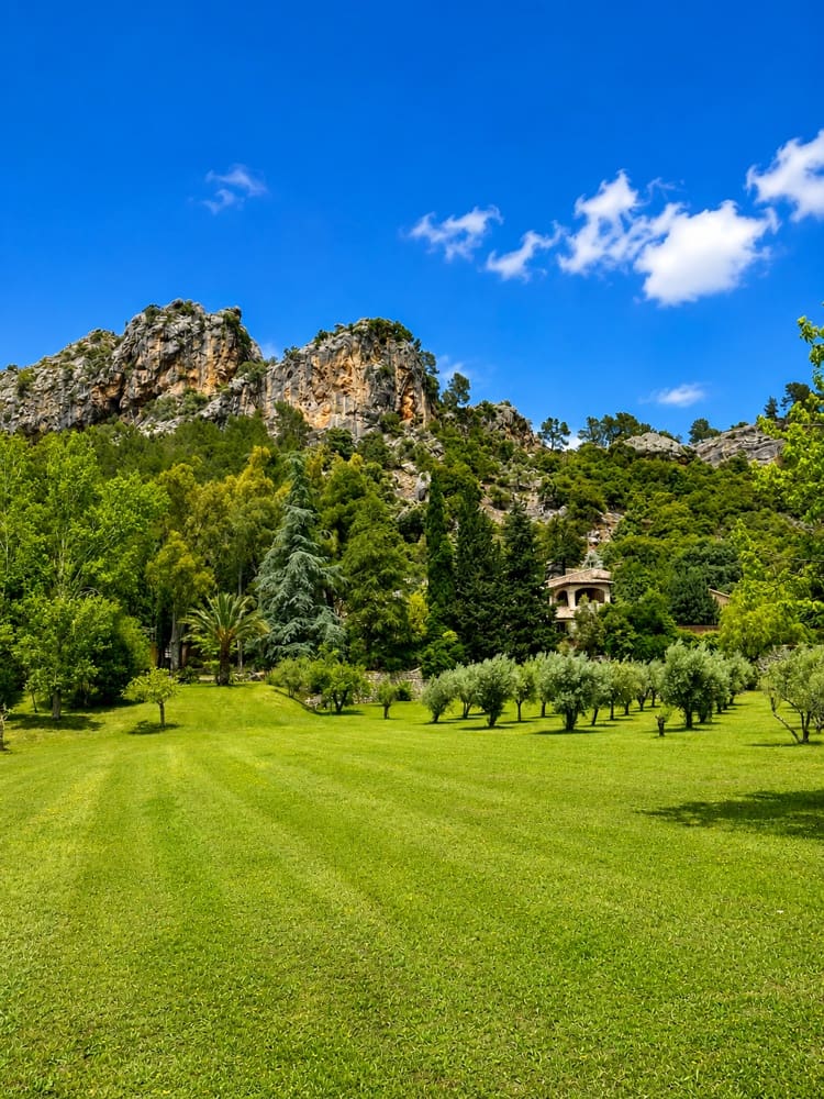 12 bedroom Finca/Country House for sale in Escorca - € 6,000,000 (Ref: 9850641)