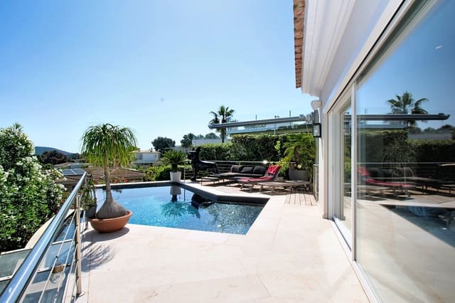 4 soveværelse Villa til salg i Santa Ponsa, Calvià - € 3.950.000 (Ref: 9872696)