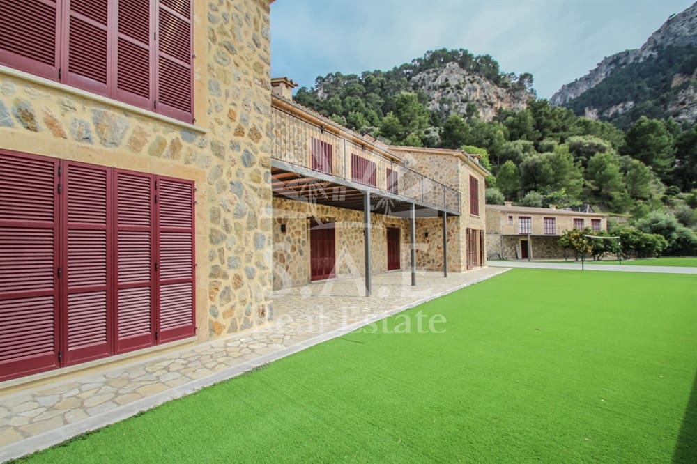 6 bedroom Villa for sale in Estellenchs - € 3,500,000 (Ref: 9872697)