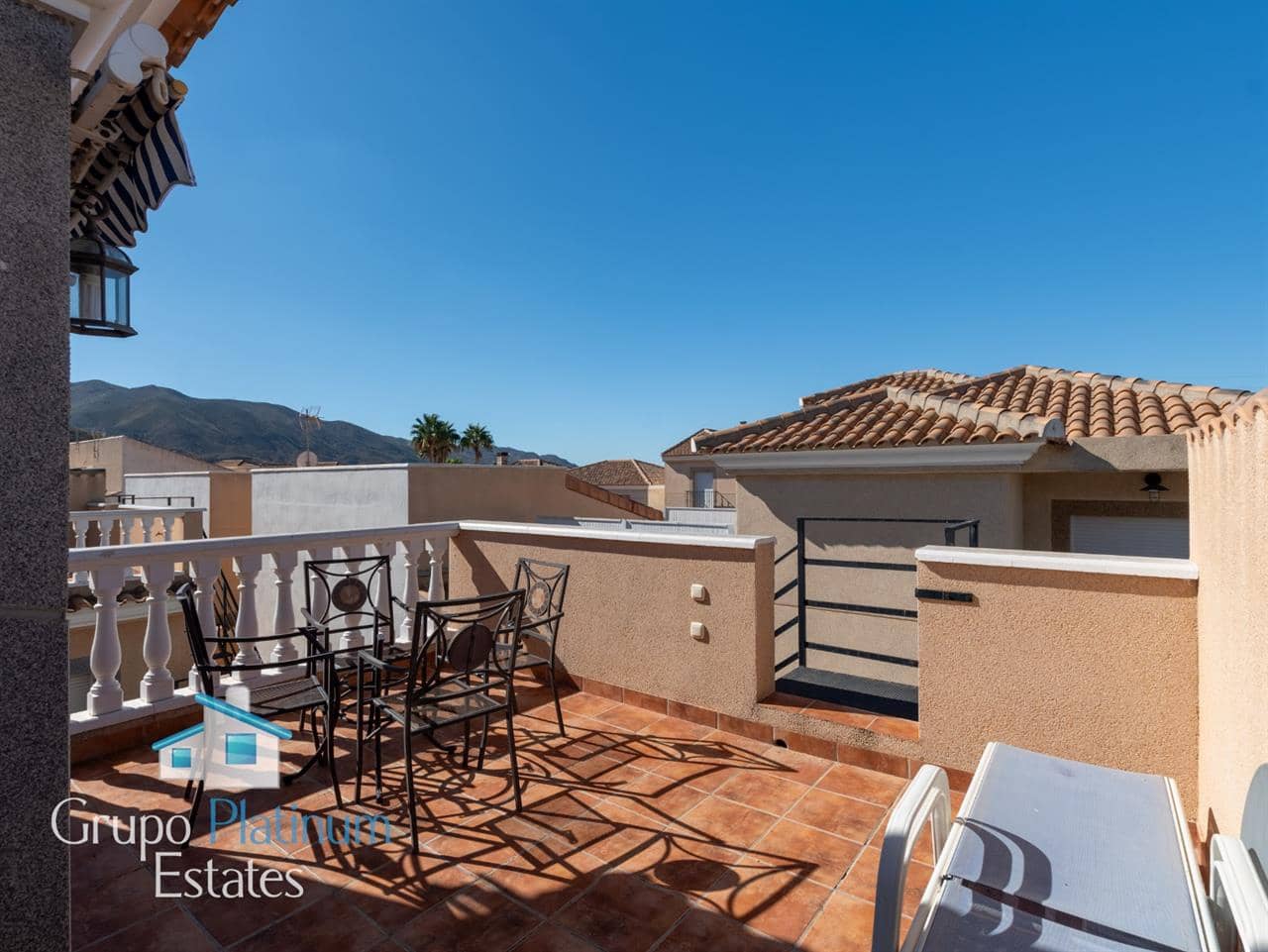 4 bedroom Terraced Villa for sale in Los Lobos with garage - € 180,000 (Ref: 10115553)