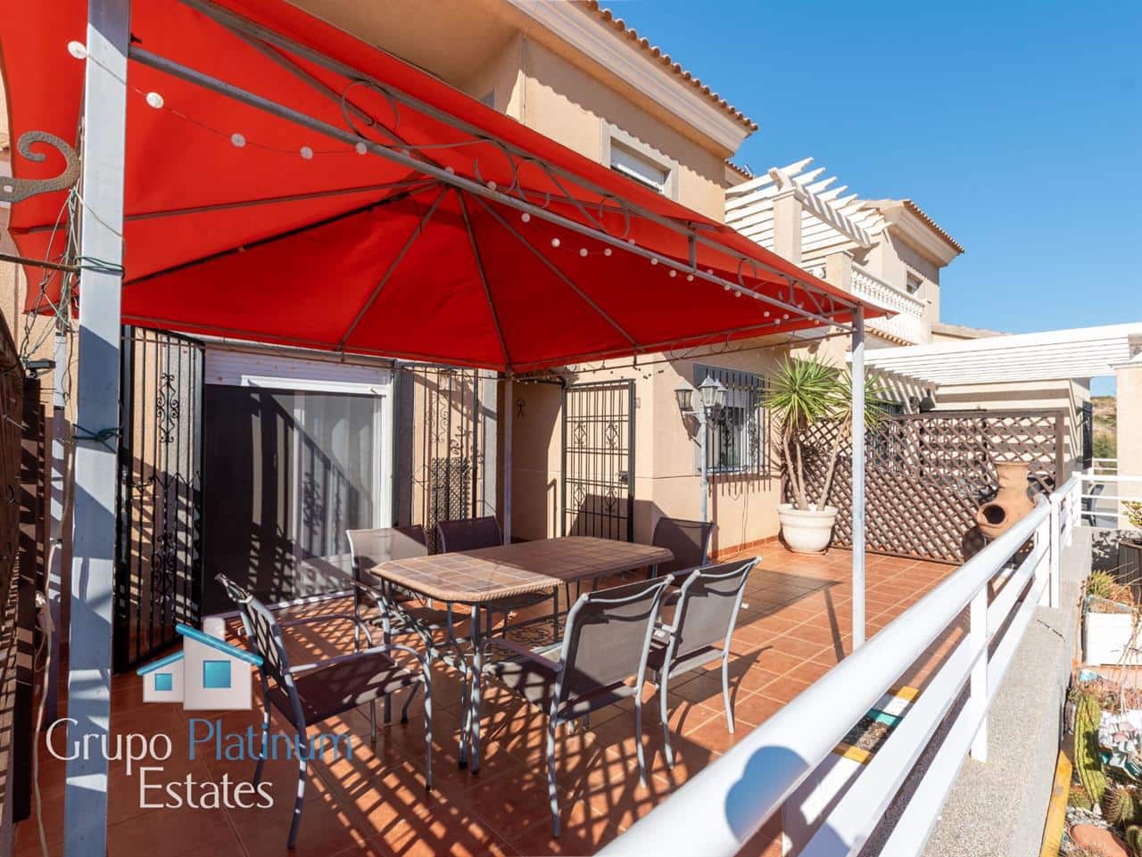 4 bedroom Terraced Villa for sale in Los Lobos with garage - € 180,000 (Ref: 10115553)