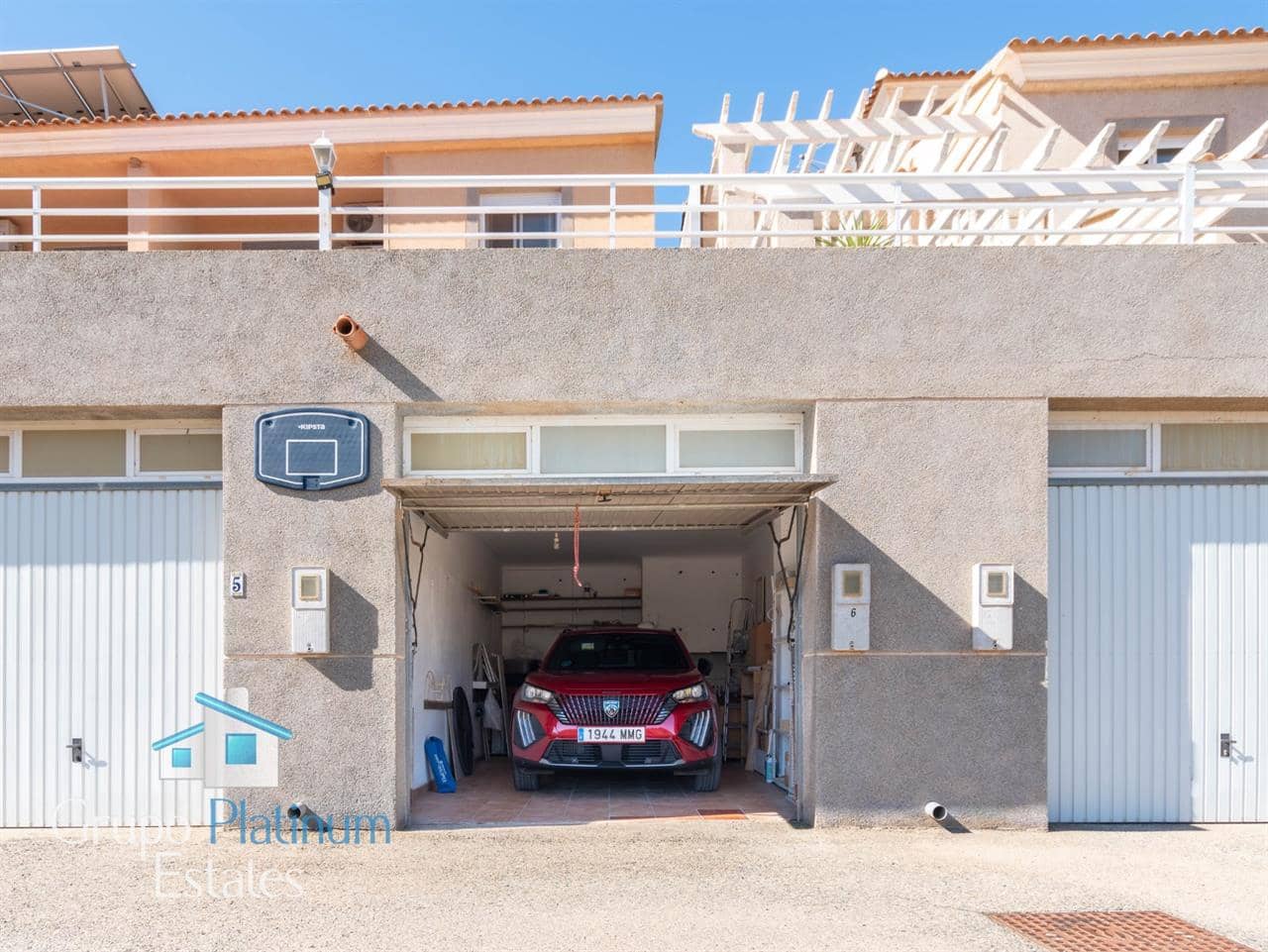 4 bedroom Terraced Villa for sale in Los Lobos with garage - € 180,000 (Ref: 10115553)