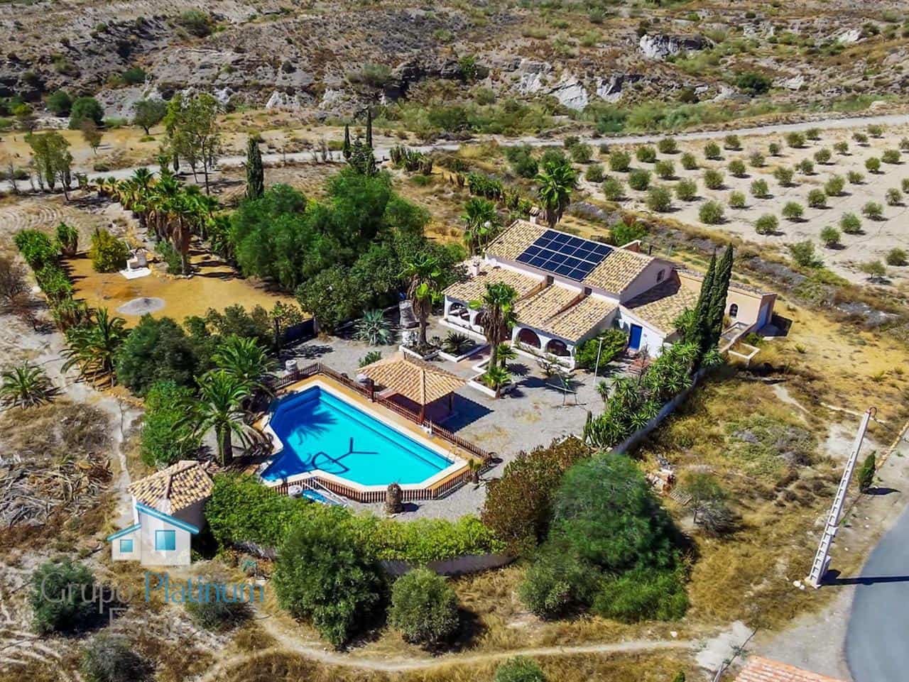 4 sovrum Villa till salu i Santopetar med pool garage - 395 000 € (Ref: 10131363)
