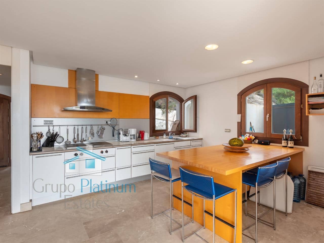 6 bedroom Villa for sale in Cala Panizo with pool garage - € 1,786,000 (Ref: 10157503)