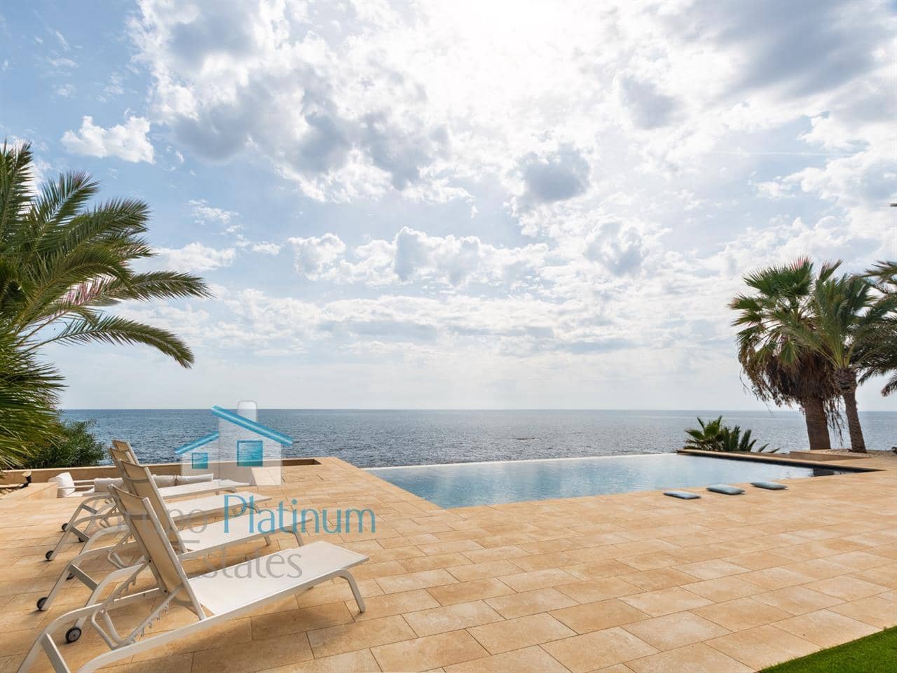 6 bedroom Villa for sale in Cala Panizo with pool garage - € 1,786,000 (Ref: 10157503)