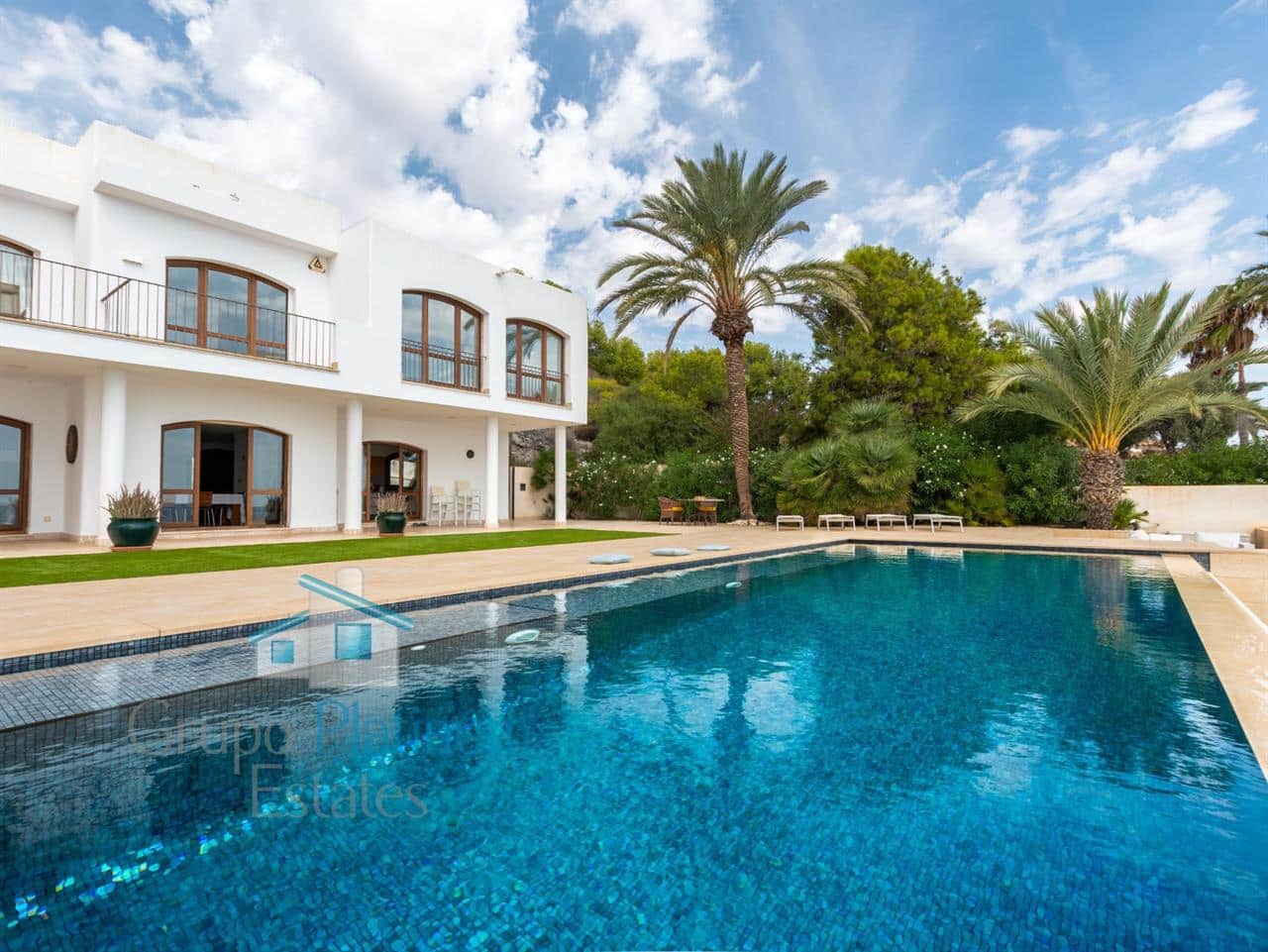 6 bedroom Villa for sale in Cala Panizo with pool garage - € 1,786,000 (Ref: 10157503)