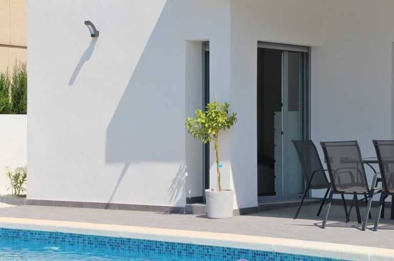 Chalet de 3 habitaciones en Benijófar en venta con piscina - 425.000 € (Ref: 5423791)