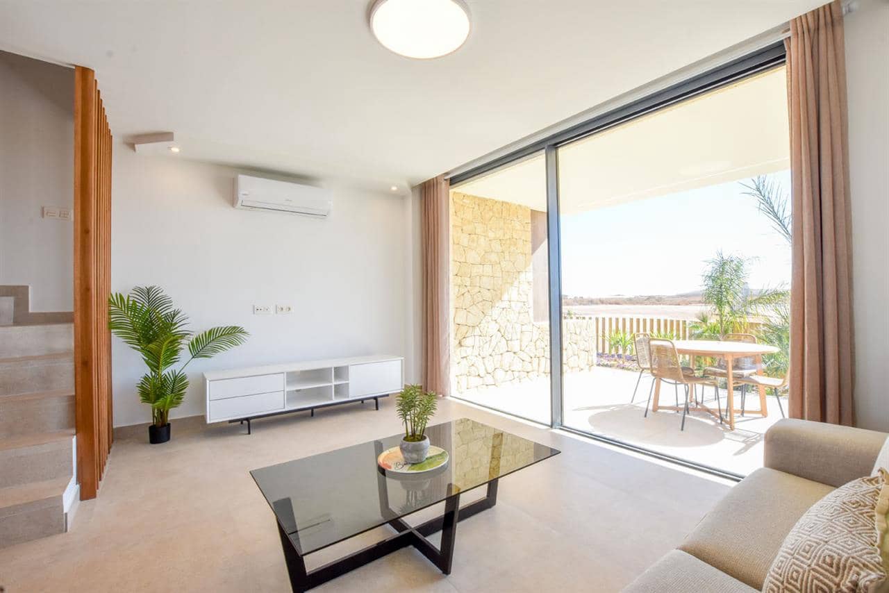 2 soveværelse Rækkehus til salg i Desert Springs med swimmingpool - € 310.000 (Ref: 5737475)