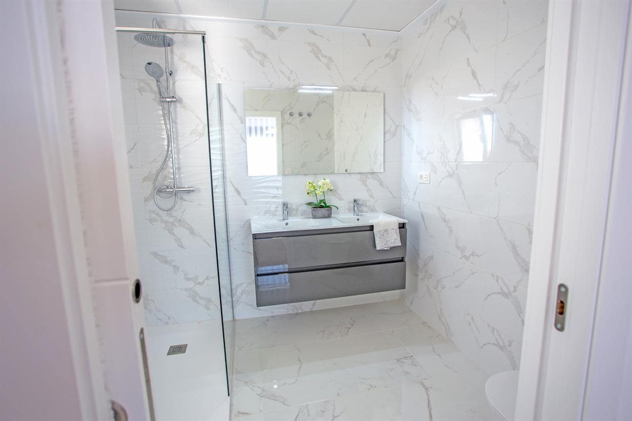 3 bedroom Villa for sale in Los Montesinos with pool - € 415,900 (Ref: 6504097)