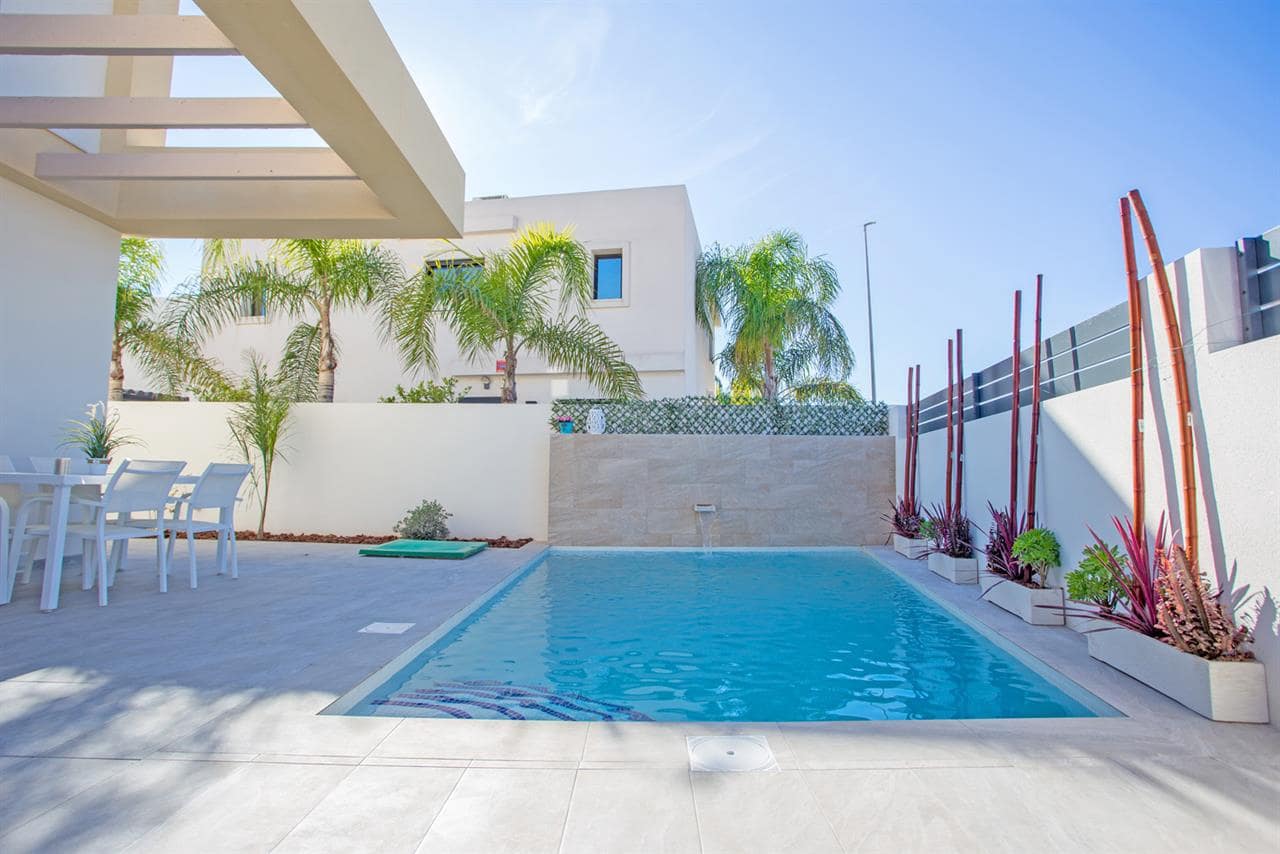 3 bedroom Villa for sale in Los Montesinos with pool - € 415,900 (Ref: 6504097)