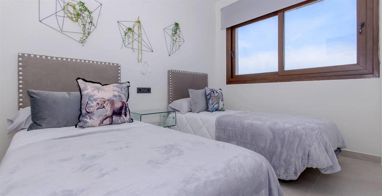 3 slaapkamer Penthouse te koop in Torrevieja met zwembad - € 325.000 (Ref: 6524597)