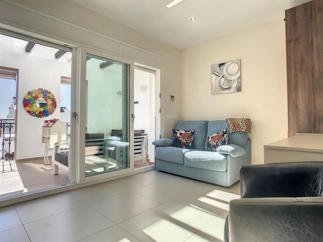 Adosado de 4 habitaciones en Parque Central, Estepona en venta con piscina - 875.000 € (Ref: 7513653)