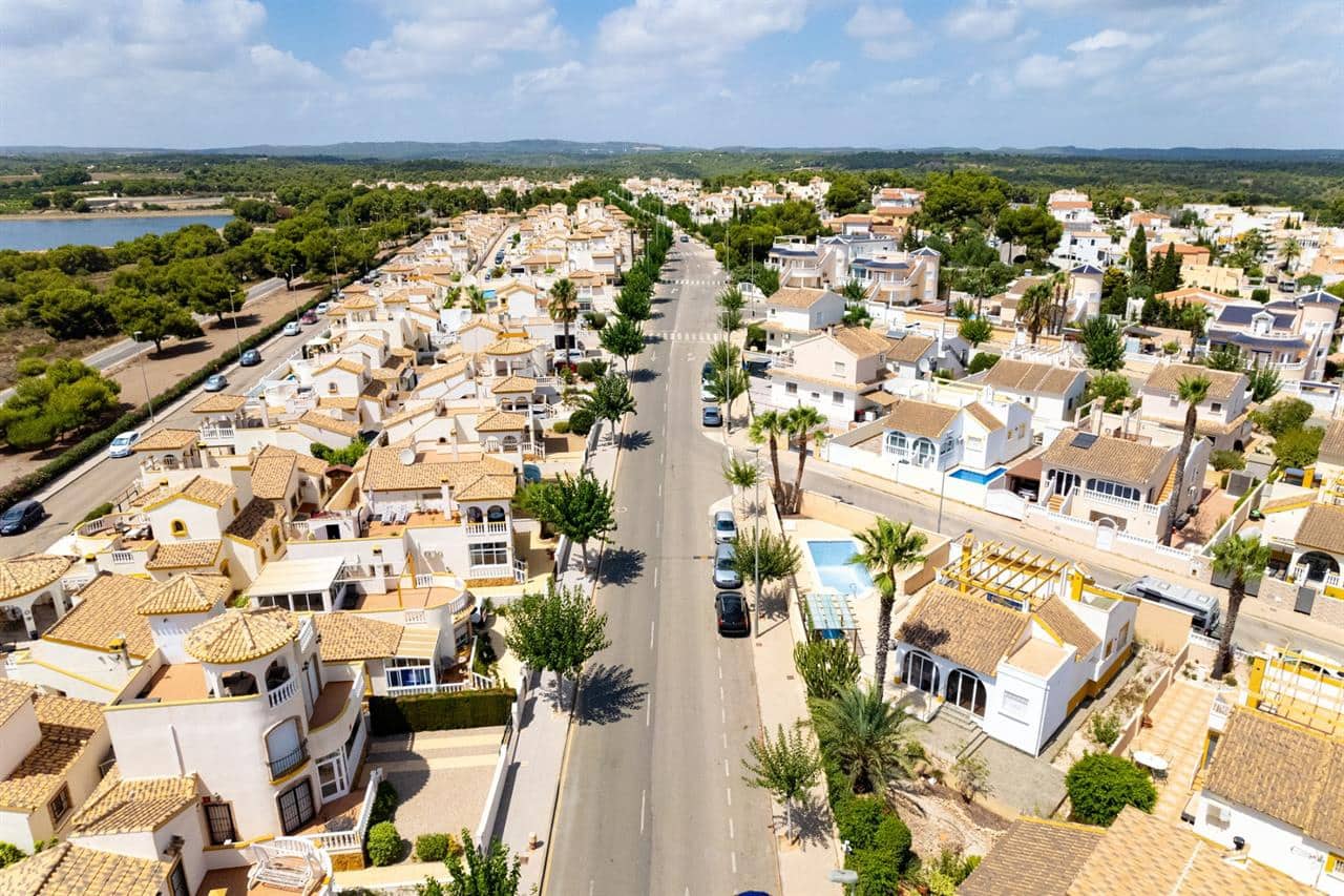 3 makuuhuone Huvila myytävänä paikassa Pinar de Campoverde mukana uima-altaan - 679 000 € (Ref: 7828180)