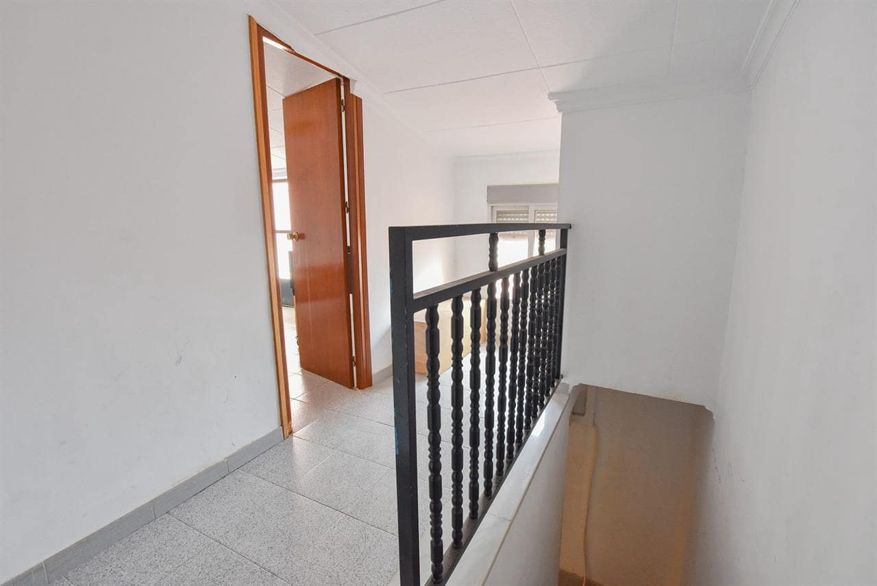 4 sovrum Radhus till salu i Santopetar - 89 000 € (Ref: 8211029)