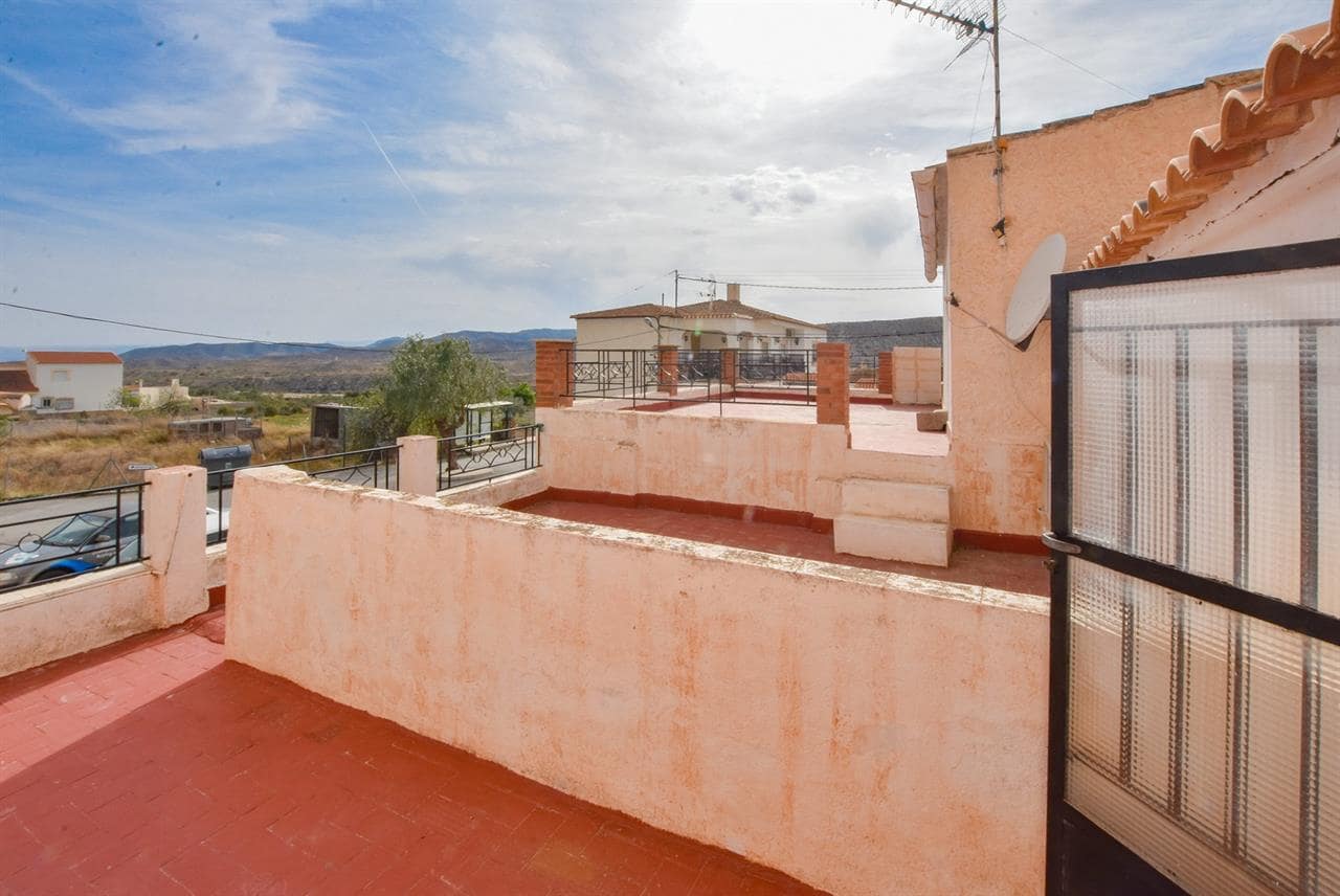 4 sovrum Radhus till salu i Santopetar - 89 000 € (Ref: 8211029)