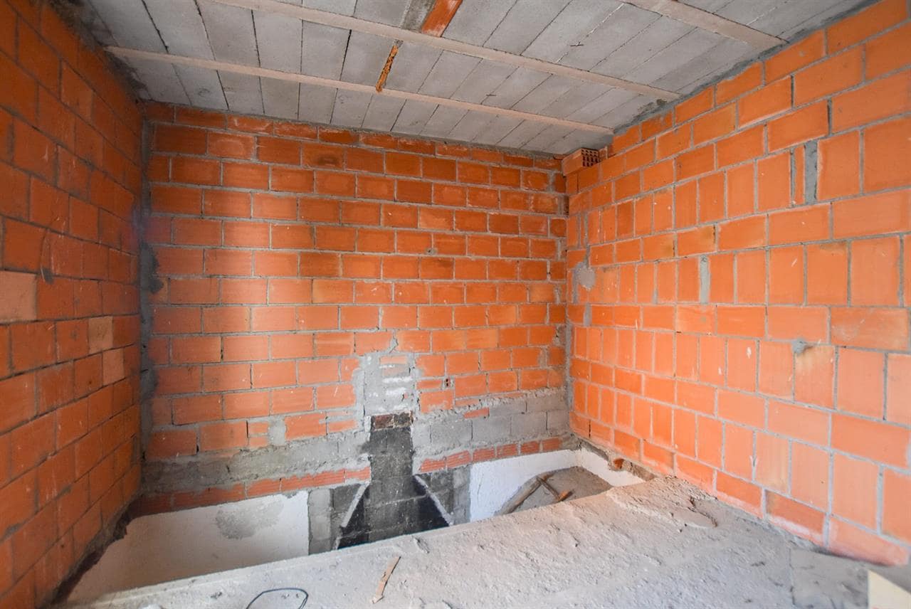 1 soverom Rekkehus til salgs i Santopetar - € 35 000 (Ref: 8211030)