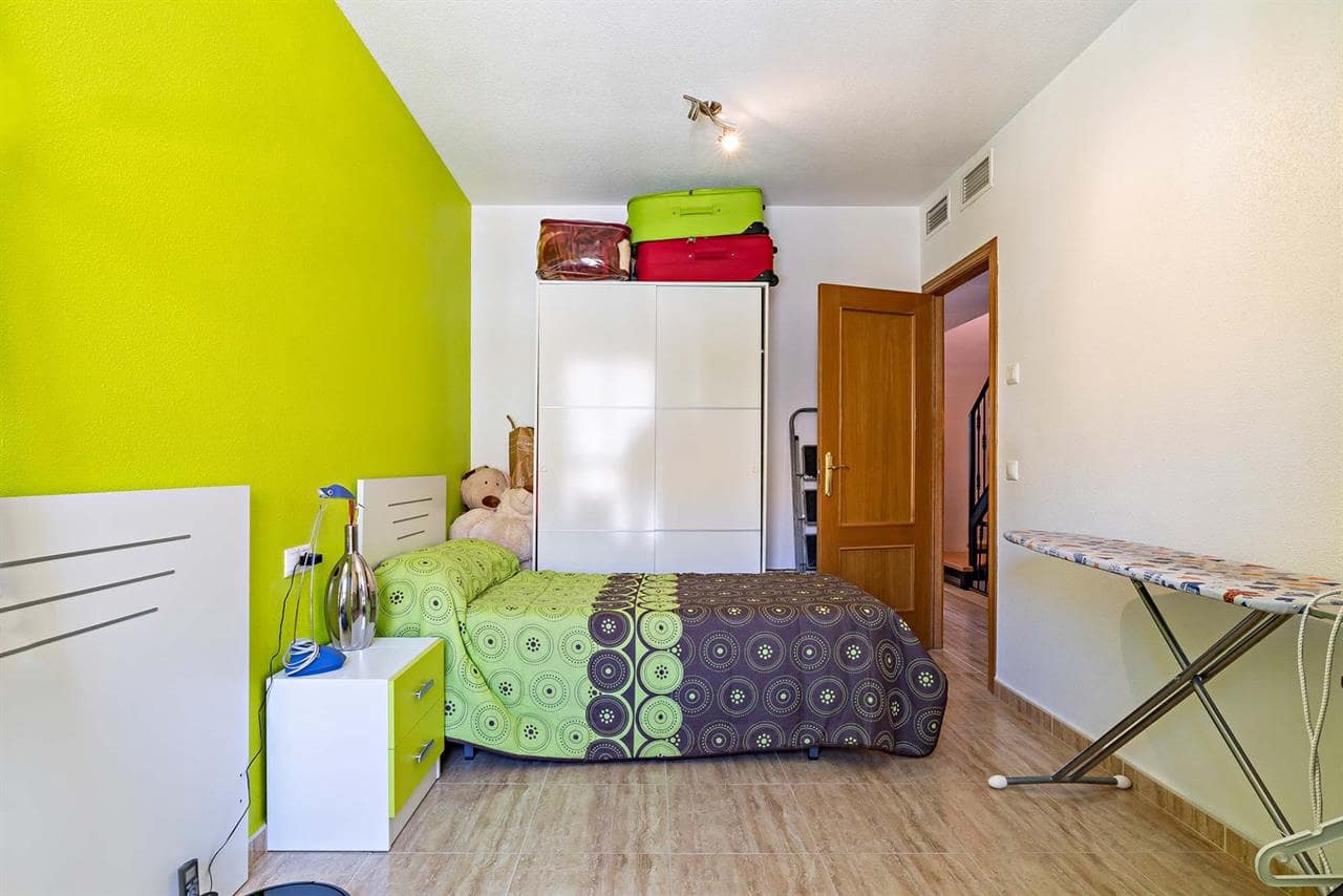 4 quarto Moradia em Banda para venda em Cuevas del Almanzora com garagem - 189 000 € (Ref: 8487319)