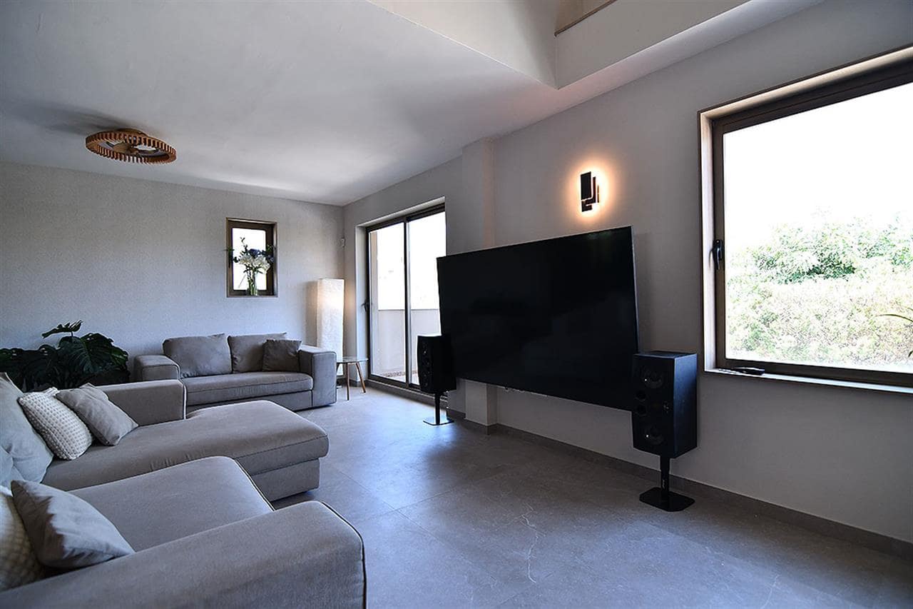 6 soveværelse Villa til salg i Vicar med swimmingpool - € 890.000 (Ref: 8550937)