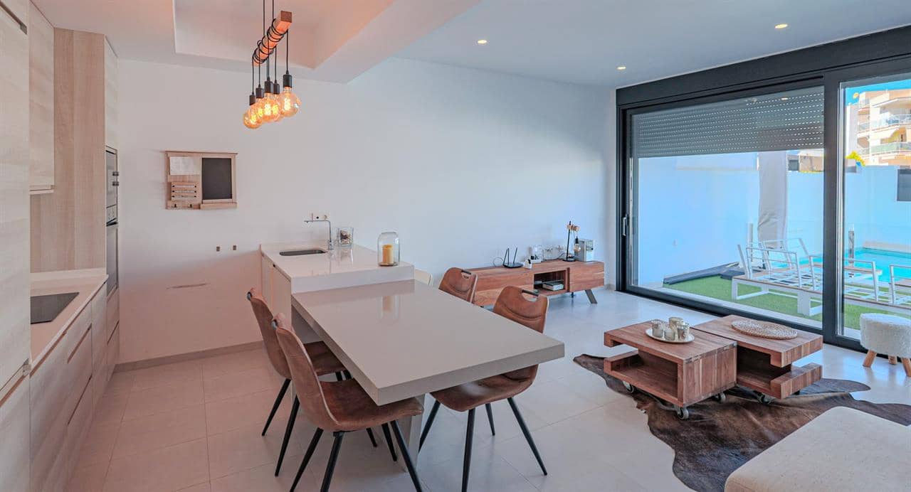 3 sypialnia Dom szeregowy na sprzedaż w Santiago de la Ribera z basenem - 410 000 € (Ref: 8573932)