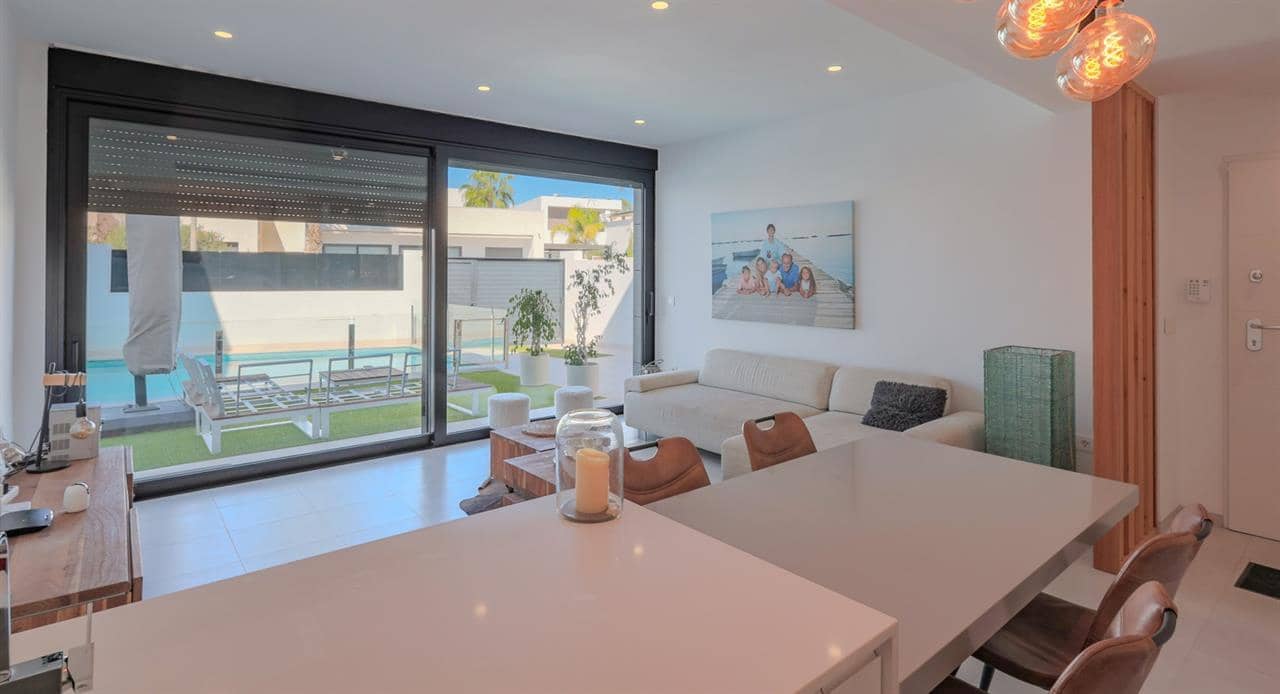 3 sypialnia Dom szeregowy na sprzedaż w Santiago de la Ribera z basenem - 410 000 € (Ref: 8573932)