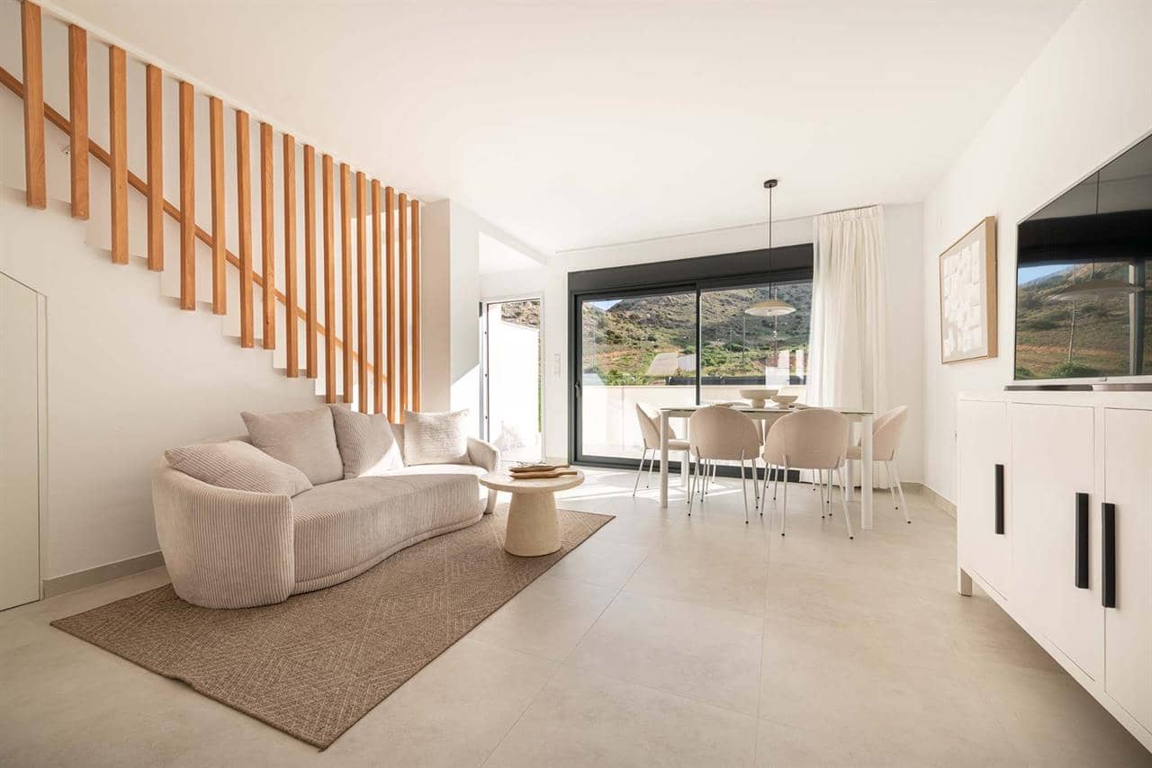 3 soveværelse Rækkehus til salg i Cox med swimmingpool - € 255.000 (Ref: 8576355)