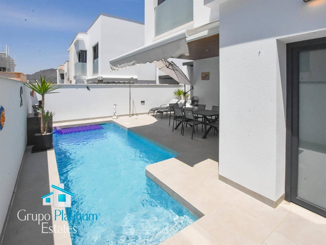 3 soveværelse Rækkehus til salg i San Juan de los Terreros med swimmingpool - € 299.999 (Ref: 8588383)