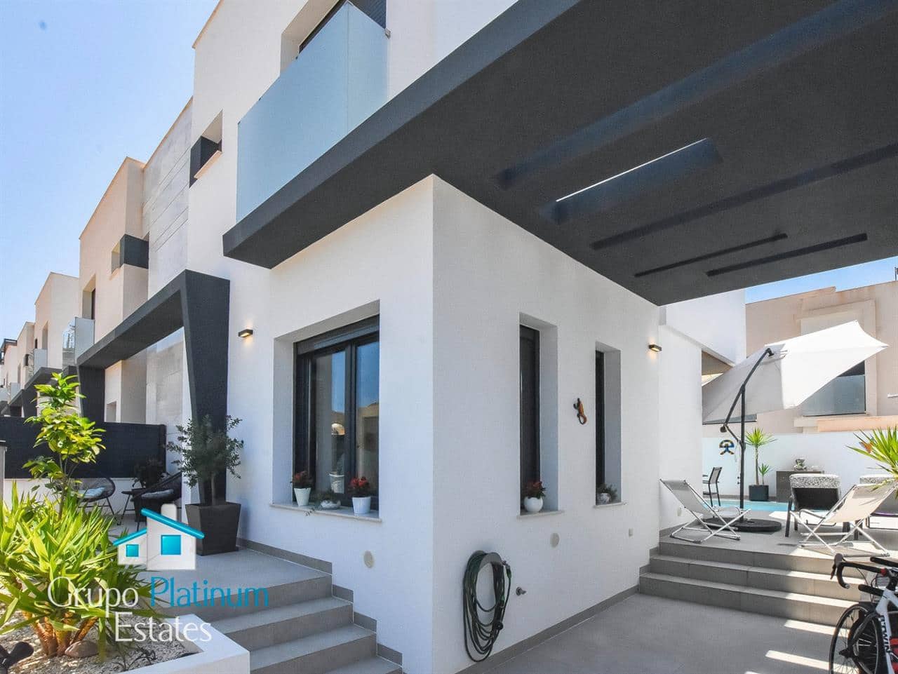 3 soveværelse Rækkehus til salg i San Juan de los Terreros med swimmingpool - € 299.999 (Ref: 8588383)