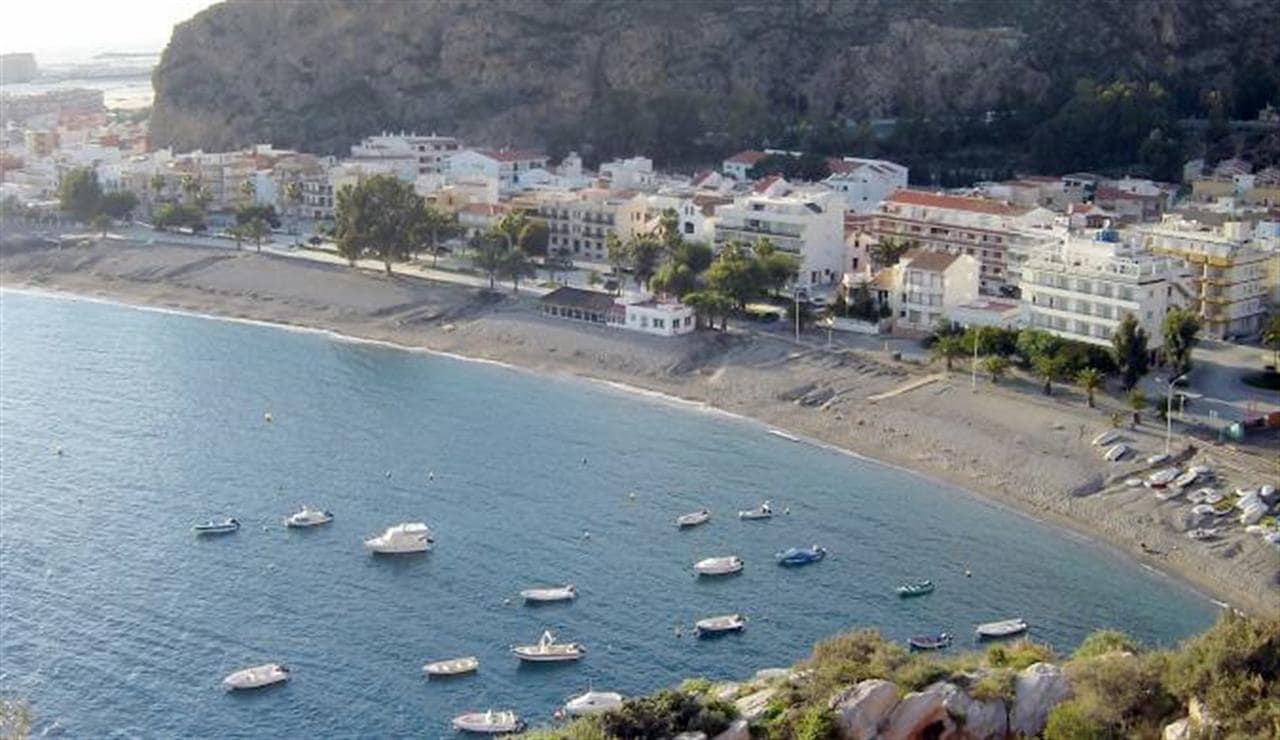 2 slaapkamer Appartement te koop in Calahonda met zwembad - € 550.000 (Ref: 8630003)