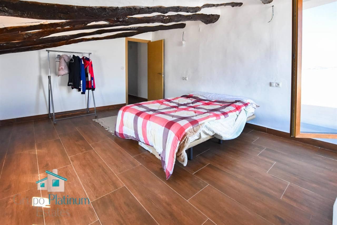 5 sovrum Villa till salu i Henares med pool - 259 000 € (Ref: 8645820)