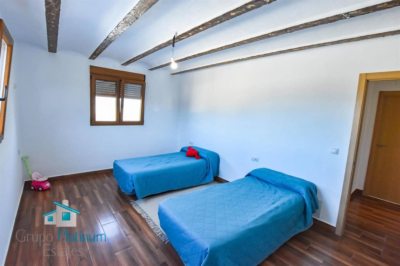 5 sovrum Villa till salu i Henares med pool - 259 000 € (Ref: 8645820)