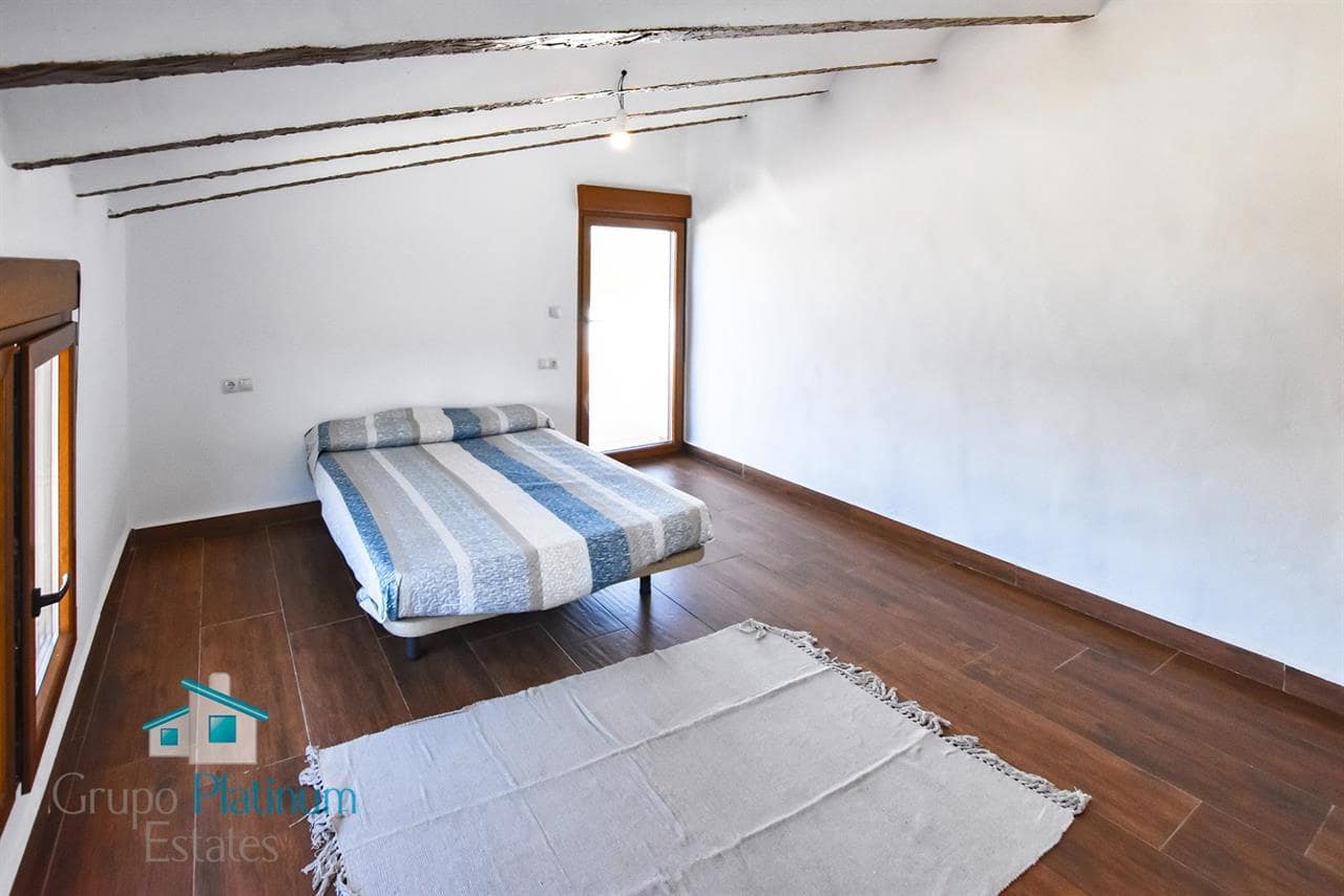 5 sovrum Villa till salu i Henares med pool - 259 000 € (Ref: 8645820)