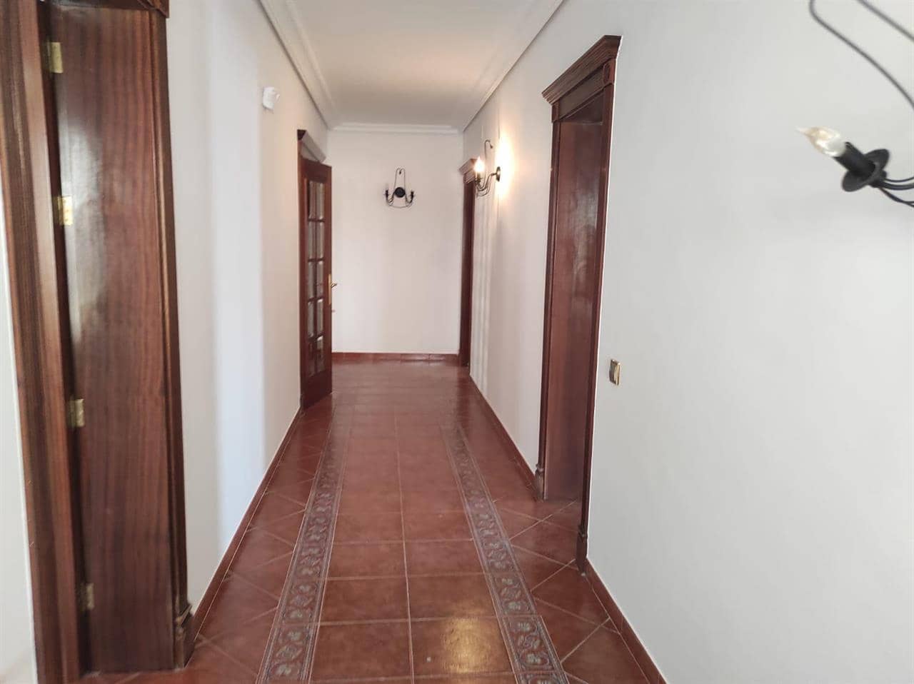 10 soveværelse Villa til salg i Cela - € 395.000 (Ref: 8671791)