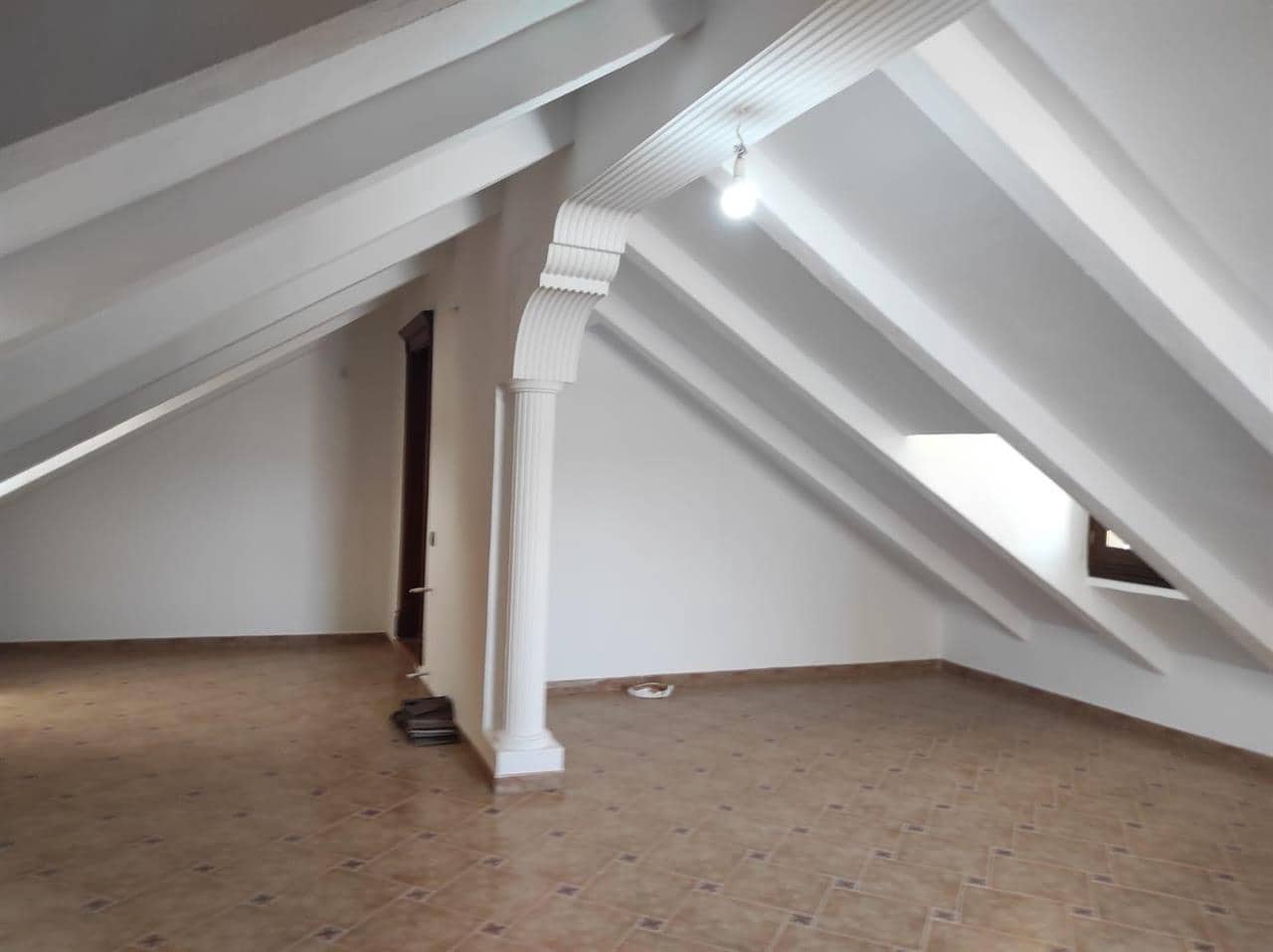 10 soveværelse Villa til salg i Cela - € 395.000 (Ref: 8671791)