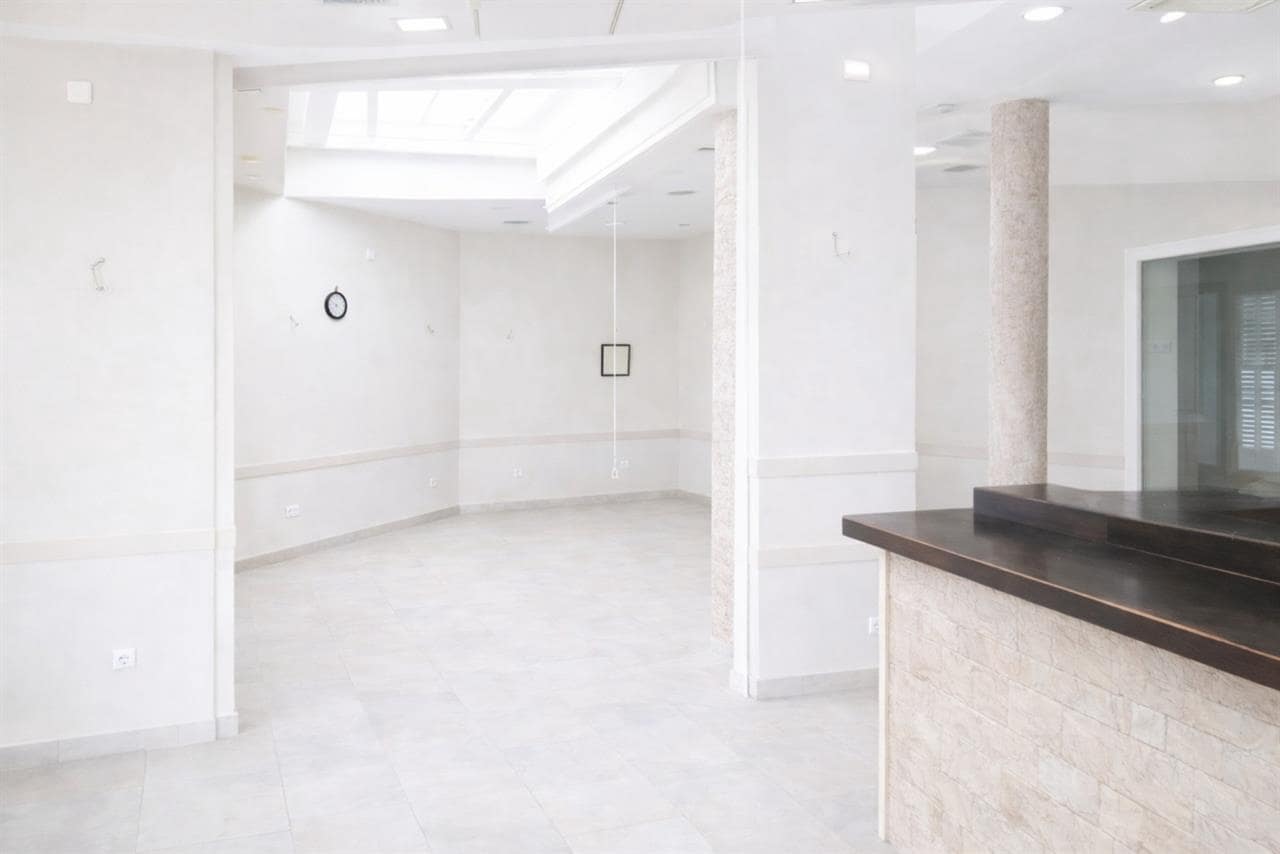 Komercyjne do wynajęcia w San Juan de los Terreros - 1 400 € (Ref: 8868430)