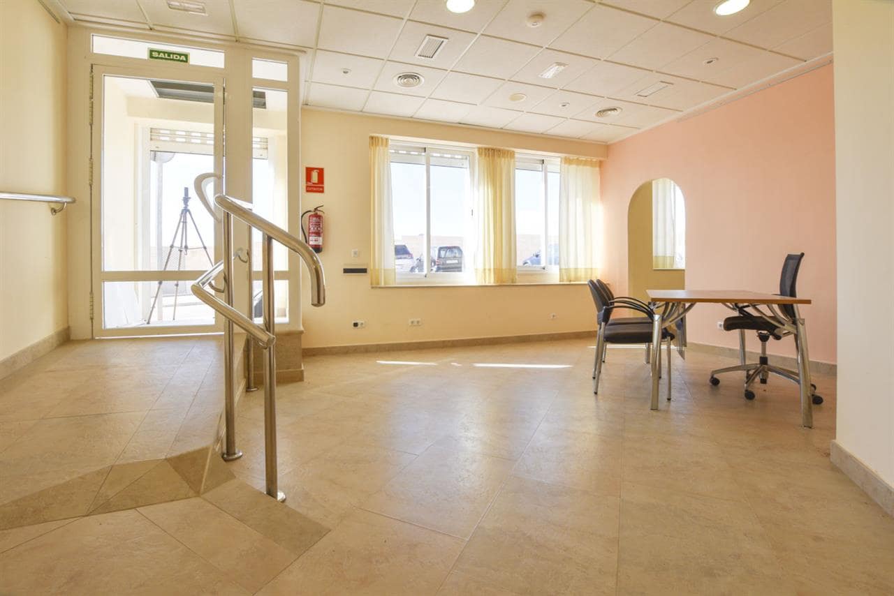 Commercieel te huur in San Juan de los Terreros - € 700 (Ref: 8923688)