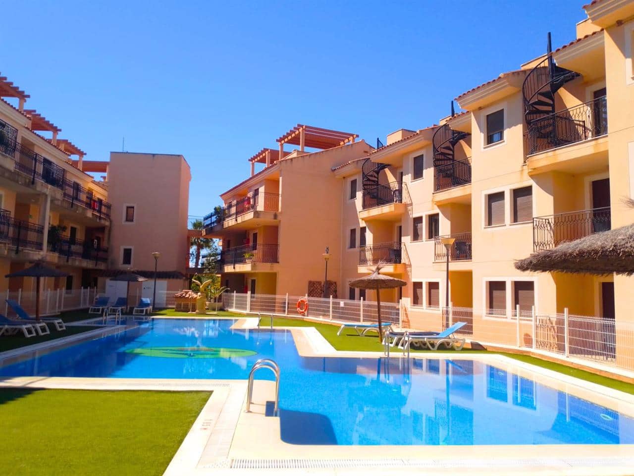 2 bedroom Apartment for sale in Aguilas with pool - € 96,000 (Ref: 8928570)