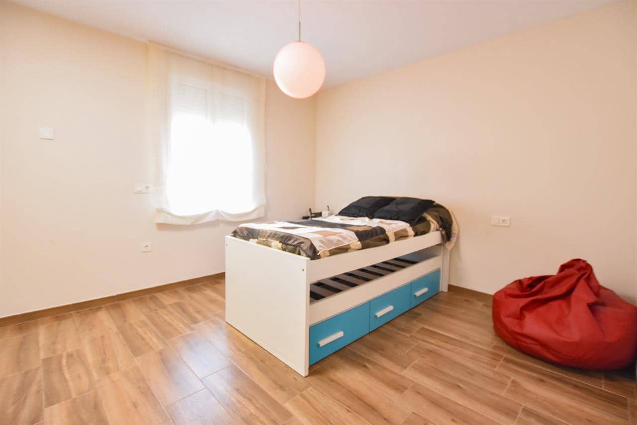 5 bedroom Villa for sale in La Campana - € 157,000 (Ref: 8952493)