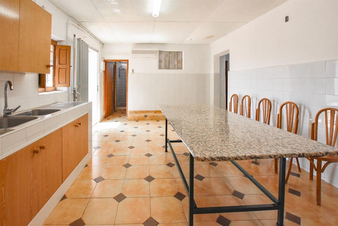 5 bedroom Villa for sale in La Campana - € 157,000 (Ref: 8952493)