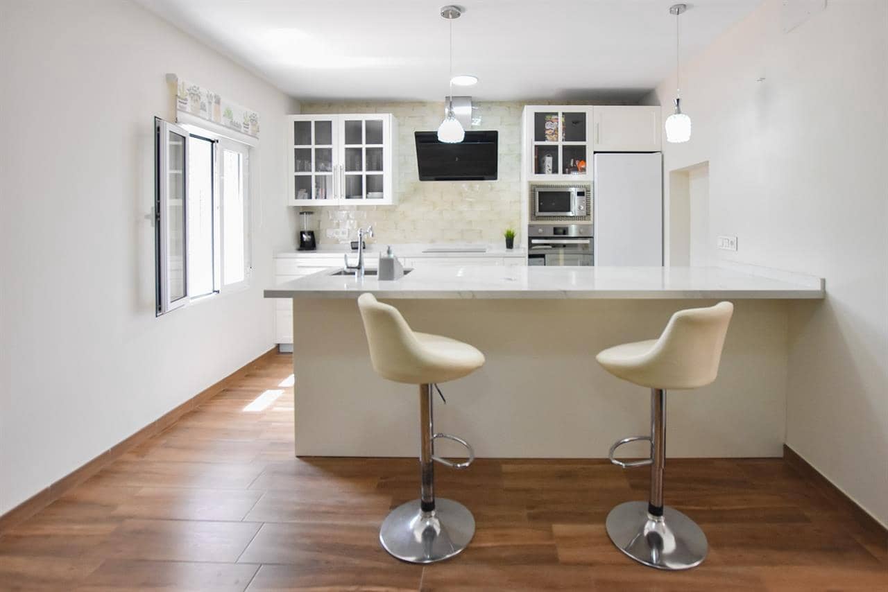 5 bedroom Villa for sale in La Campana - € 157,000 (Ref: 8952493)