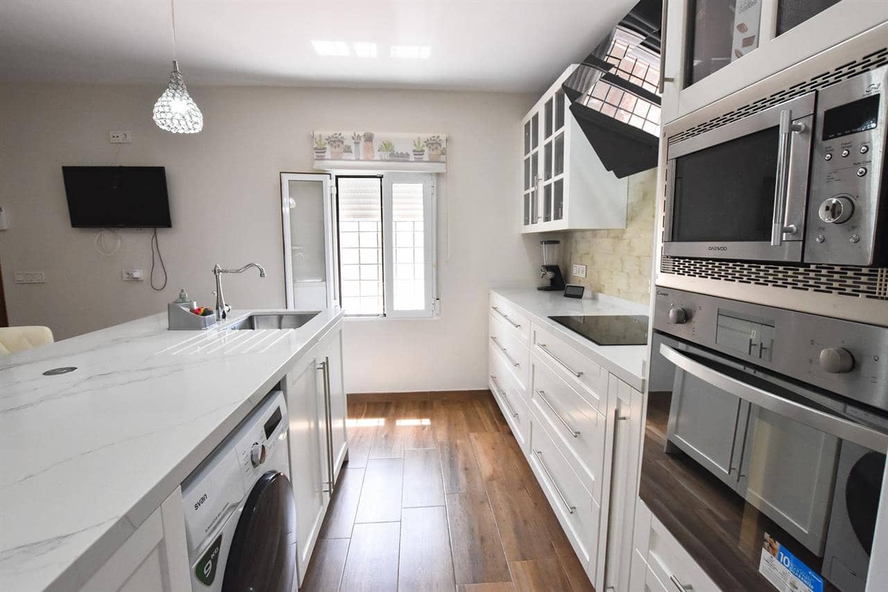 5 bedroom Villa for sale in La Campana - € 157,000 (Ref: 8952493)