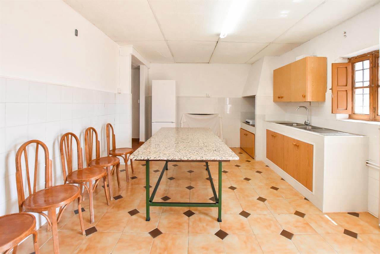 5 bedroom Villa for sale in La Campana - € 157,000 (Ref: 8952493)