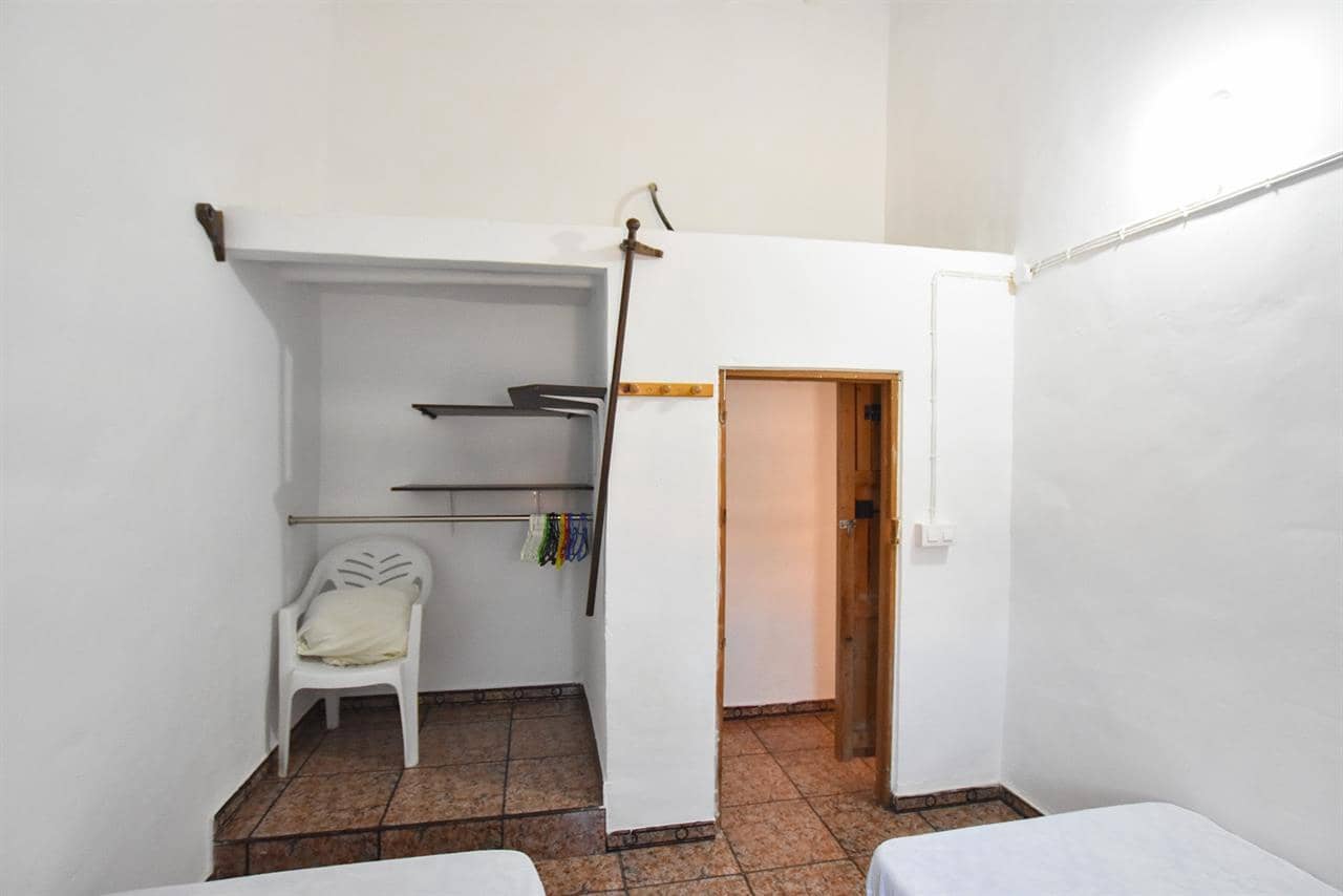 5 bedroom Villa for sale in La Campana - € 157,000 (Ref: 8952493)