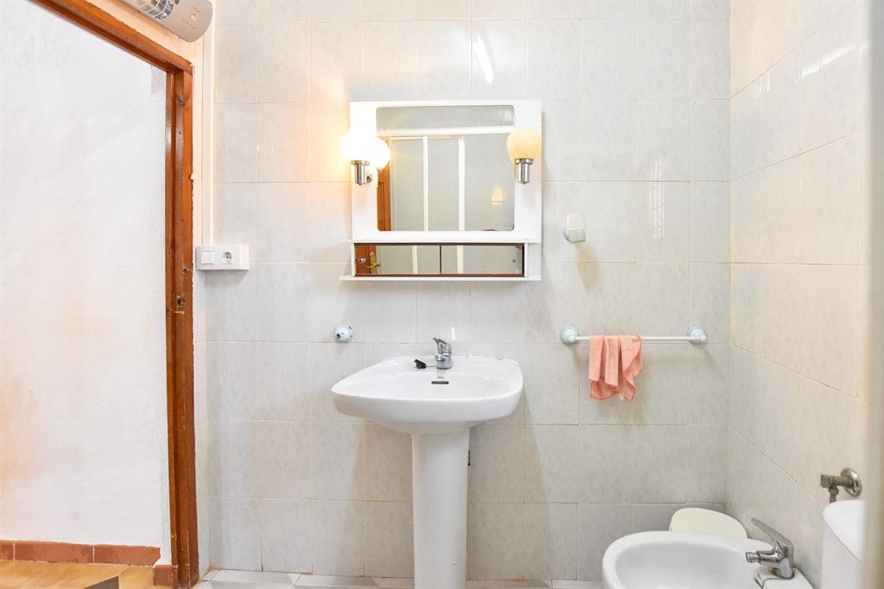 5 bedroom Villa for sale in La Campana - € 157,000 (Ref: 8952493)