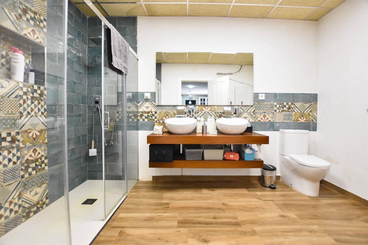 5 bedroom Villa for sale in La Campana - € 157,000 (Ref: 8952493)