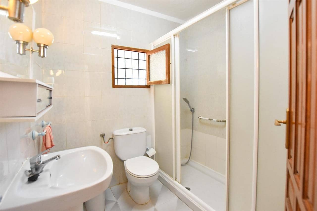 5 bedroom Villa for sale in La Campana - € 157,000 (Ref: 8952493)