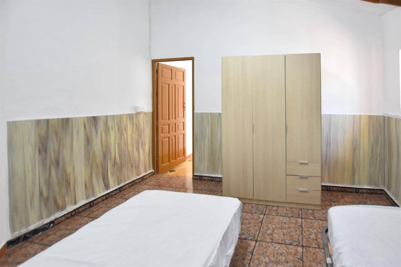 5 bedroom Villa for sale in La Campana - € 157,000 (Ref: 8952493)